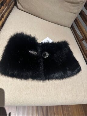 Surell Black Faux Fur Collar with Crystal Brooch Accent